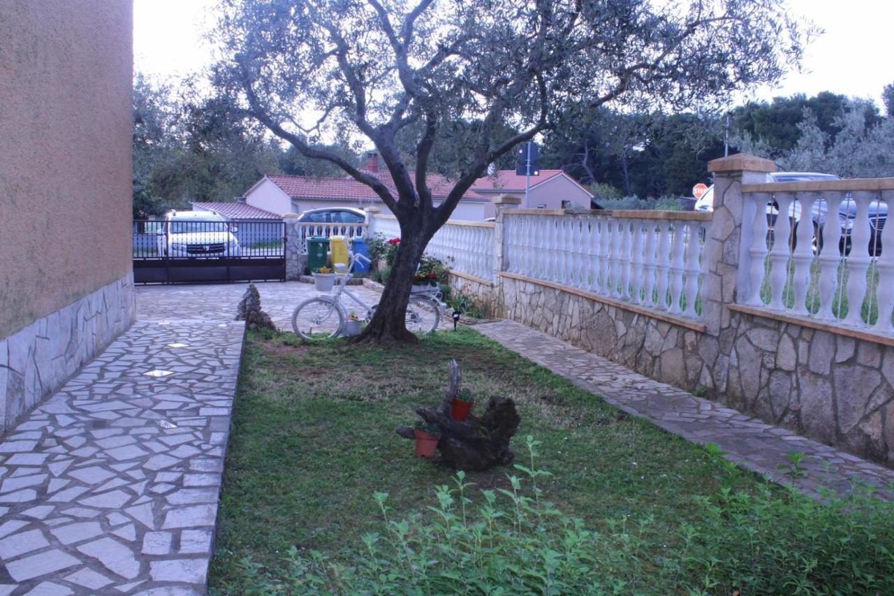 Lily'S Lovely Apartments Fažana Zewnętrze zdjęcie